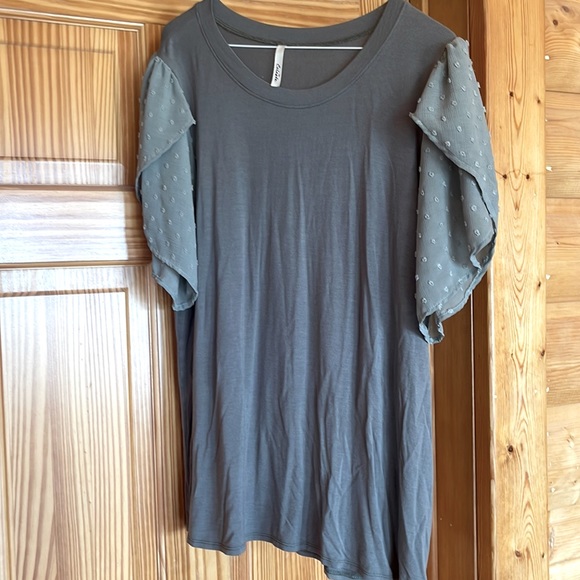 Nice green blouse size large gently worn - Picture 1 of 3